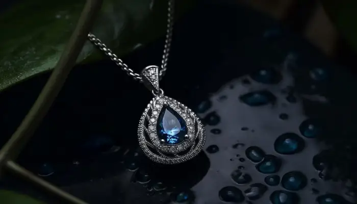 ویژگی اصلی یک لباس مجلسی زنانه